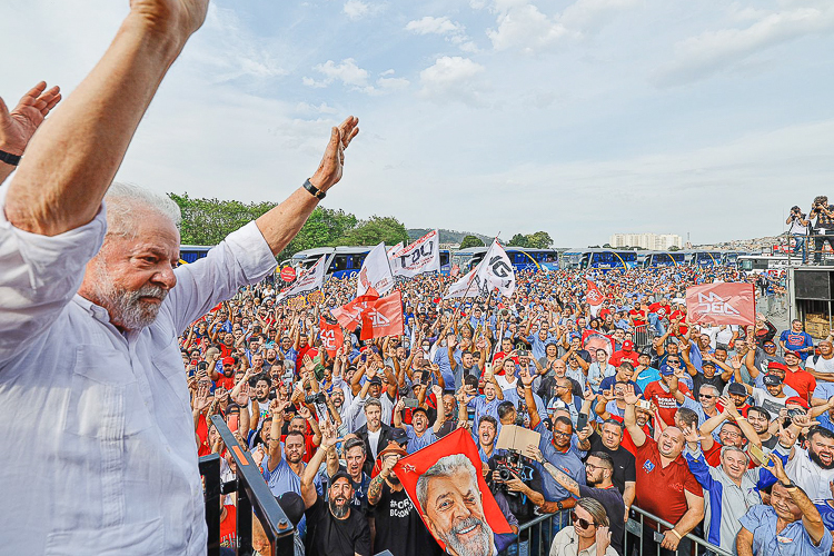 Si riduce il vantaggio di Lula alle presidenziali in Brasile
